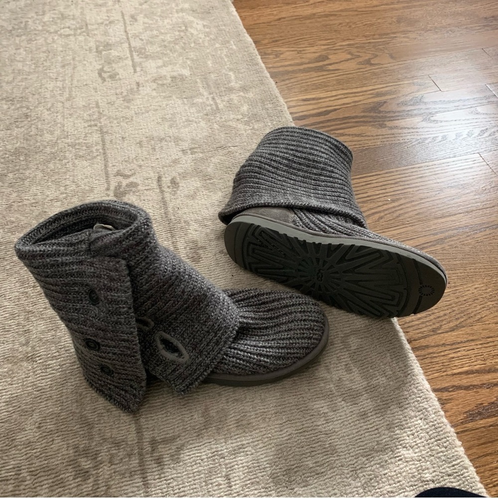 Grey knit Uggs!